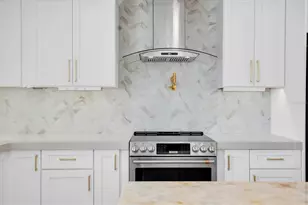 6400 Mockingbird Way S, Saint Petersburg, FL 33707 - Photo 16