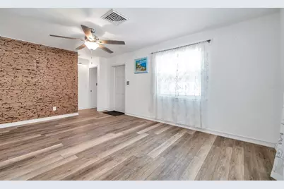 5900 Cypress Street N, Saint Petersburg, FL 33703 - Photo 10