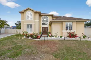 811 Sandcastle Cir, Brandon, FL 33511 - Photo 2