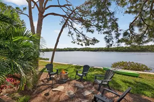 978 San Carlos Ct NE, Saint Petersburg, FL 33702 - Photo 40