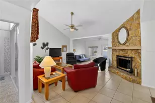 105 N Capri Ct N, Plant City, FL 33566 - Photo 4