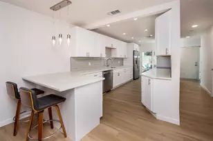 128 Boca Ciega Point Blvd N, Saint Petersburg, FL 33708 - Photo 8