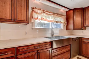 505 Riverview Ln, Tarpon Springs, FL 34689 - Photo 18