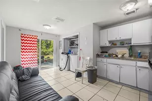 1403 College Park Ln, Tampa, FL 33612 - Photo 14