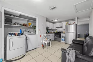 1403 College Park Ln, Tampa, FL 33612 - Photo 16