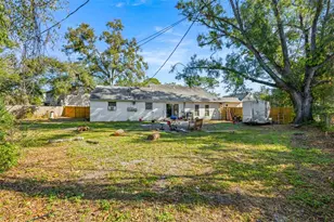 1403 College Park Ln, Tampa, FL 33612 - Photo 4