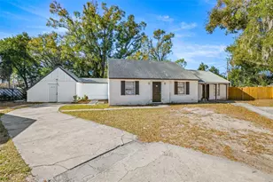 1403 College Park Ln, Tampa, FL 33612 - Photo 2