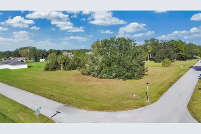 401 Cherry Tree Drive, Sebring, FL 33876 - Photo 2