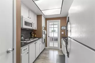 6050 21st St N, Saint Petersburg, FL 33714 - Photo 12