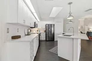 721 Forestview Dr, Sarasota, FL 34232 - Photo 14