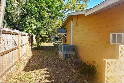 385 Dolphin Avenue SE, Saint Petersburg, FL 33705 - Photo 16