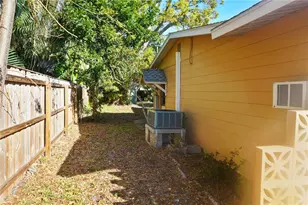 385 Dolphin Ave SE, Saint Petersburg, FL 33705 - Photo 16