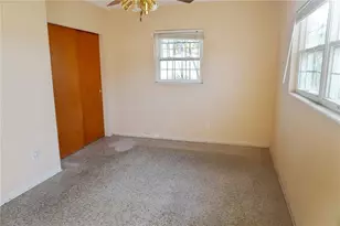 385 Dolphin Ave SE, Saint Petersburg, FL 33705 - Photo 8