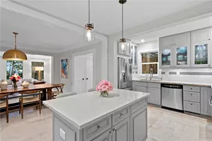 656 16th Ave NE, Saint Petersburg, FL 33704 - Photo 8