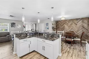 6801 15th St S, Saint Petersburg, FL 33705 - Photo 12