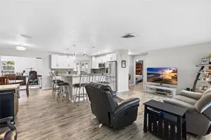 6801 15th St S, Saint Petersburg, FL 33705 - Photo 4