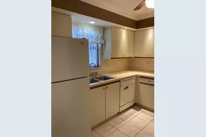 5920 80th Street N #204, Saint Petersburg, FL 33709 - Photo 4