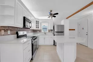 7625 Sun Island Dr S, South Pasadena, FL 33707 - Photo 8