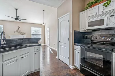 10434 Villa View Circle, Tampa, FL 33647 - Photo 12