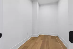 8101 Country Club Rd N, Saint Petersburg, FL 33710 - Photo 24