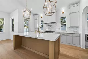 8101 Country Club Rd N, Saint Petersburg, FL 33710 - Photo 14