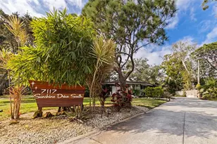 7117 Sunshine Dr S, Saint Petersburg, FL 33705 - Photo 2