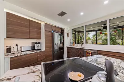 7117 Sunshine Drive S, Saint Petersburg, FL 33705 - Photo 14