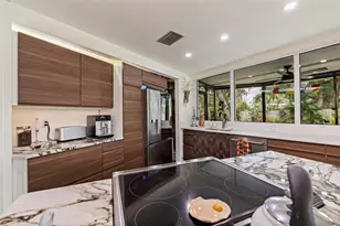 7117 Sunshine Dr S, Saint Petersburg, FL 33705 - Photo 14