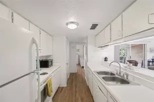 3765 41st St S, Saint Petersburg, FL 33711 - Photo 8