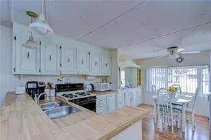 39612 Sterling Dr, Zephyrhills, FL 33542 - Photo 4