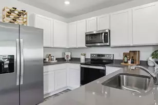 37340 Sharks Eye Ln, Zephyrhills, FL 33541 - Photo 18