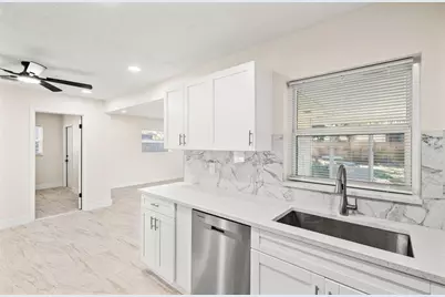 815 Shangri La Drive, Seffner, FL 33584 - Photo 8