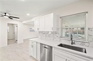 815 Shangri La Dr, Seffner, FL 33584 - Photo 8