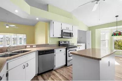 811 Staffordshire Lane, Sun City Center, FL 33573 - Photo 10