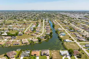 613 SE 4th Pl, Cape Coral, FL 33990 - Photo 54