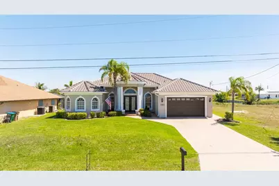 613 SE 4th Place, Cape Coral, FL 33990 - Photo 2