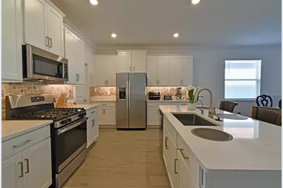 17304 Banded Gold Lane, Wimauma, FL 33598 - Photo 12