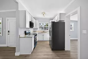 9015 Bay St NE, Saint Petersburg, FL 33702 - Photo 6