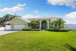 826 Christina Cir, Oldsmar, FL 34677 - Photo 2