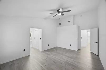 6302 Silver Oaks Drive, Zephyrhills, FL 33542 - Photo 14