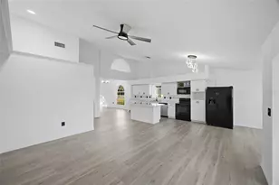 6302 Silver Oaks Dr, Zephyrhills, FL 33542 - Photo 12