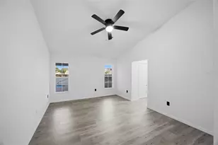 6302 Silver Oaks Dr, Zephyrhills, FL 33542 - Photo 14