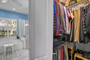 2226 Climbing Ivy Dr, Tampa, FL 33618 - Photo 44