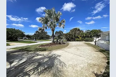 2945 68th Street N, Saint Petersburg, FL 33710 - Photo 8