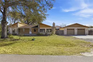 10301 Trail Ridge Ln, Tampa, FL 33624 - Photo 2