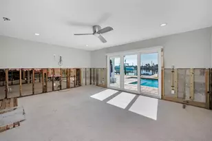 10132 Yacht Club Dr, Treasure Island, FL 33706 - Photo 20