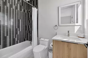 301 79th St S, Saint Petersburg, FL 33707 - Photo 26