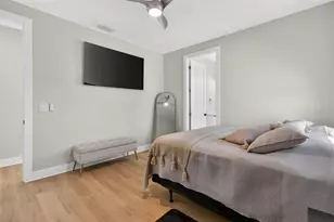 301 79th St S, Saint Petersburg, FL 33707 - Photo 34