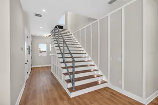 301 79th St S, Saint Petersburg, FL 33707 - Photo 6