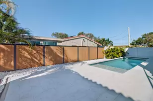 301 79th St S, Saint Petersburg, FL 33707 - Photo 32